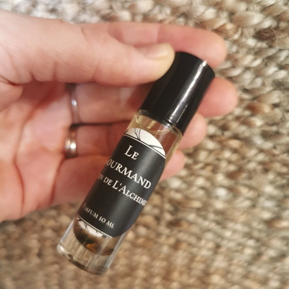 Le Gourmand Artisan Perfumery Oil - Picture 2 of 2